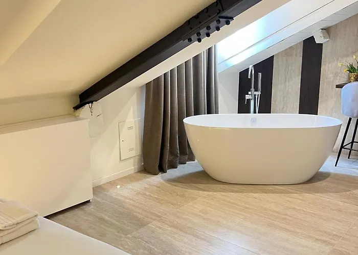 Apartamento Brera Prestige Near Duomo Milão